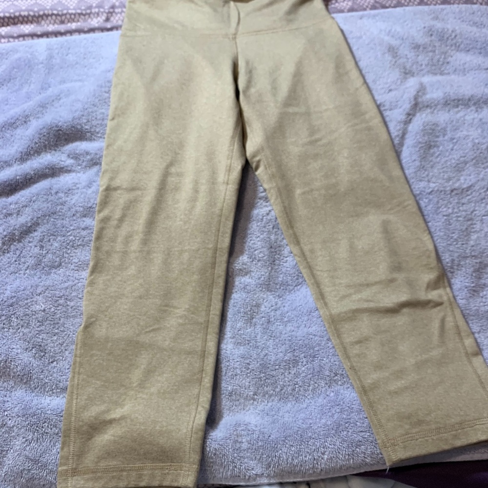 Old Navy Active -- Tan Cropped Leggings (NWOT)